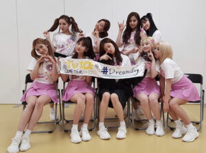 TWICE(トゥワイス)のファンクラブの入るタイミング・ライブチケットは取れるかについて