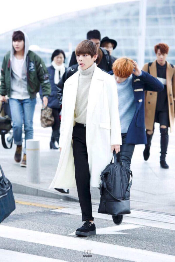ｂｔｓ ｖ テテ キムテヒョン の私服がおしゃれ 筋肉と美しい体もカッコいい