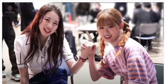 Niziu(ニジュー)のアヤカ(新井彩花)の仲良しメンバーは?仲間はずれで浮いてる説が?