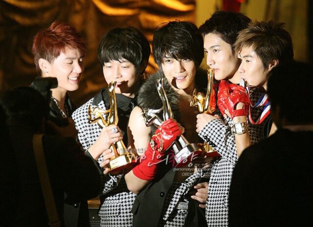 東方神起のメンバーの5人時代の人気順ランキング!