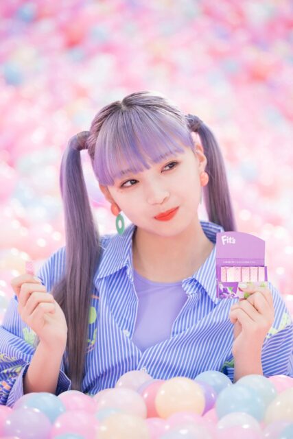 NiziU(ニジュー)のマユカのかわいい画像集！スタイルが良くて足が長い！