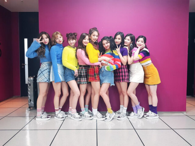 TWICE(トゥワイス)のファンクラブの入るタイミング・ライブチケットは取れるかについて