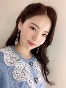 NiziU(ニジュー)のアヤカは頭がいい？高校や中学校はどこ？