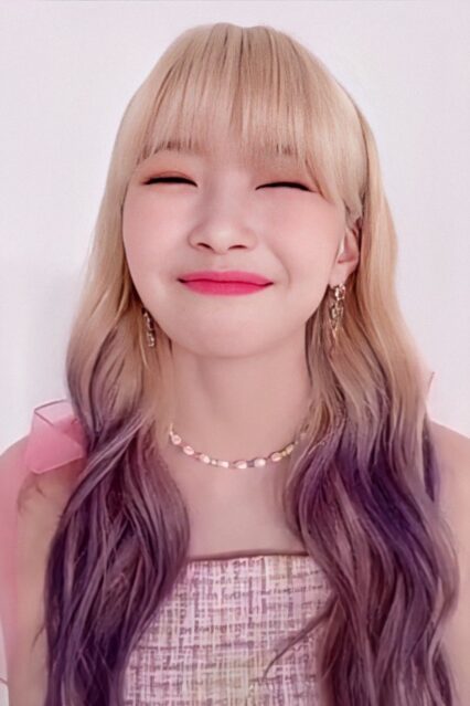 NiziU(ニジュー)のマユカのかわいい画像集！スタイルが良くて足が長い！