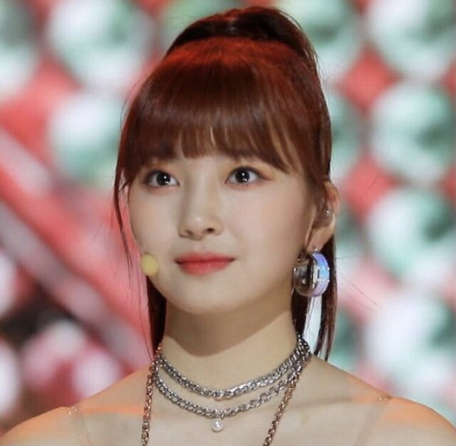 NiziU(ニジュー)のマユカのメイク方法！すっぴんとの比較。