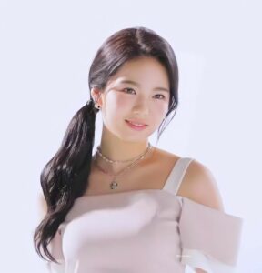 Niziu(ニジュー)のアヤカ(新井彩花)は垢抜けて可愛くなった？デビュー前と比較！