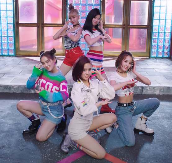 niziu(ニジュー)リマのバーバリー衣装を見てみた!衣装問題で炎上したのは本当?