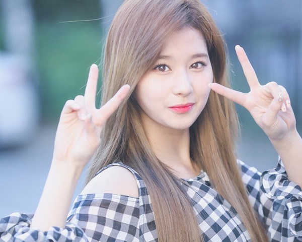 TWICE(トゥワイス)のサナは性格いい？人柄は優しい？冷たい？