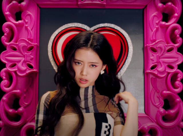 niziu(ニジュー)リマのバーバリー衣装を見てみた!衣装問題で炎上したのは本当?