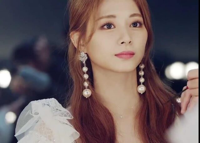 TWICE ツウィとbtsテテのキス画像・さくらんぼの匂わせとは?