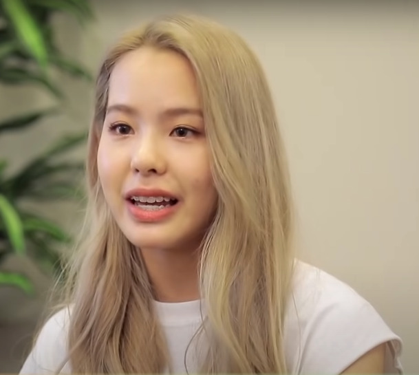 niziu(ニジュー)マコの髪伸びるの早いのはエクステ？かつら？