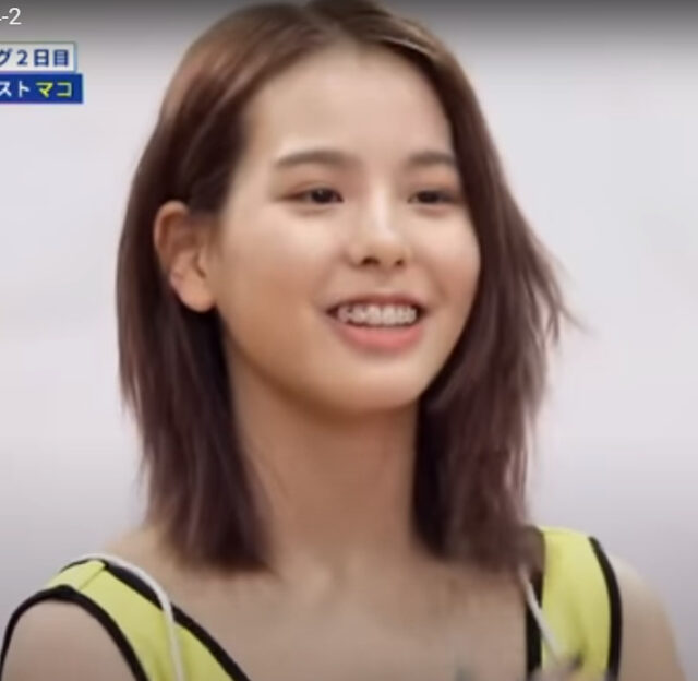 niziu(ニジュー)マコの髪伸びるの早いのはエクステ？かつら？