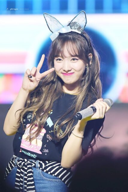 TWICE(トゥワイス)のナヨンのかわいい画像集!スタイルが良くて足が長い!