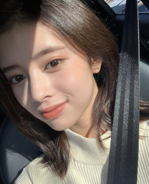 Niziu(ニジュー)のリマ(横井里茉)のかわいい画像集！スタイルが良くて足