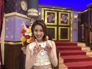 niziu(ニジュー)マコの髪伸びるの早いのはエクステ？かつら？