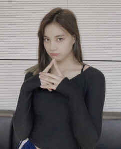 Niziu(ニジュー)のニナ(ヒルマンニナ)のかわいい画像集！スタイルが良くて足が長い！