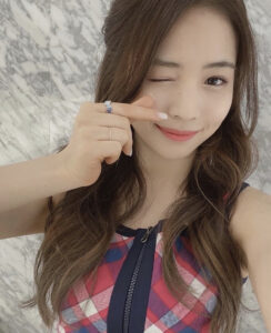 Niziu(ニジュー)のマヤ(勝村摩耶)の仲良しメンバーは？仲間はずれで浮いてる説が？