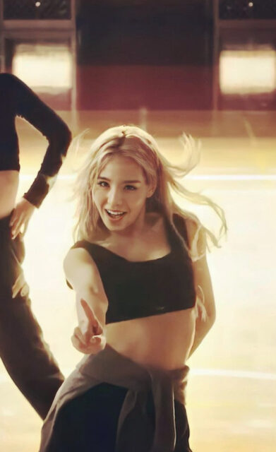 niziu(ニジュー)マコの目と鼻は整形？二重はアイプチ？