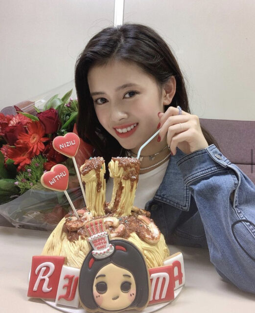 Niziu(ニジュー)のリマ(横井里茉)のかわいい画像集！スタイルが良くて足が長い！