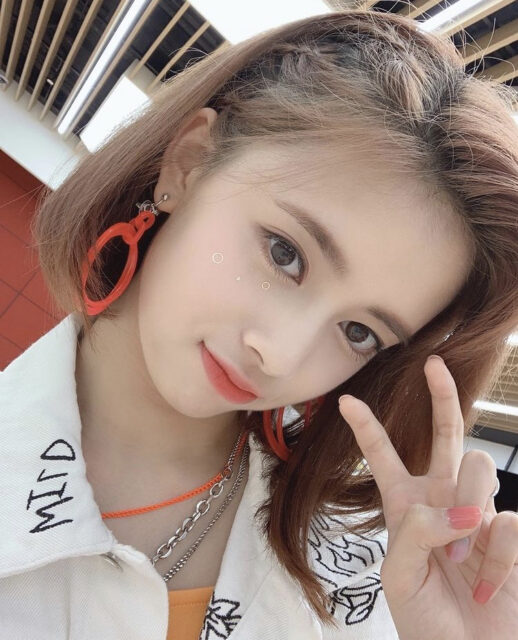 Niziu(ニジュー)のリマ(横井里茉)のかわいい画像集！スタイルが良くて足が長い！