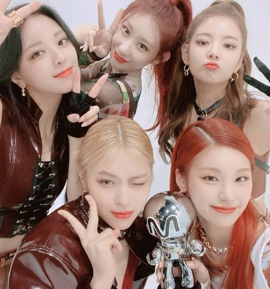 niziu(ニジュー)のmake you happyの歌詞の意味と歌割り・パートについて。