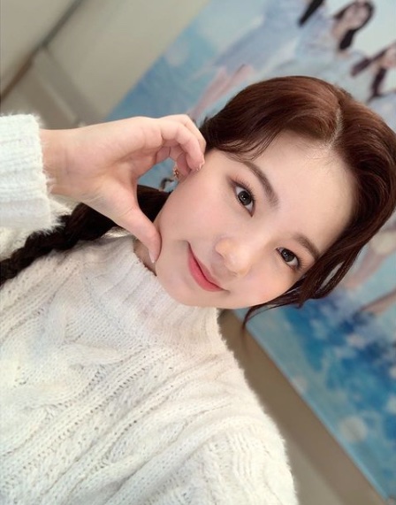 niziu（ニジュー）アヤカの髪形遍歴！アヤカの私服はオシャレ？