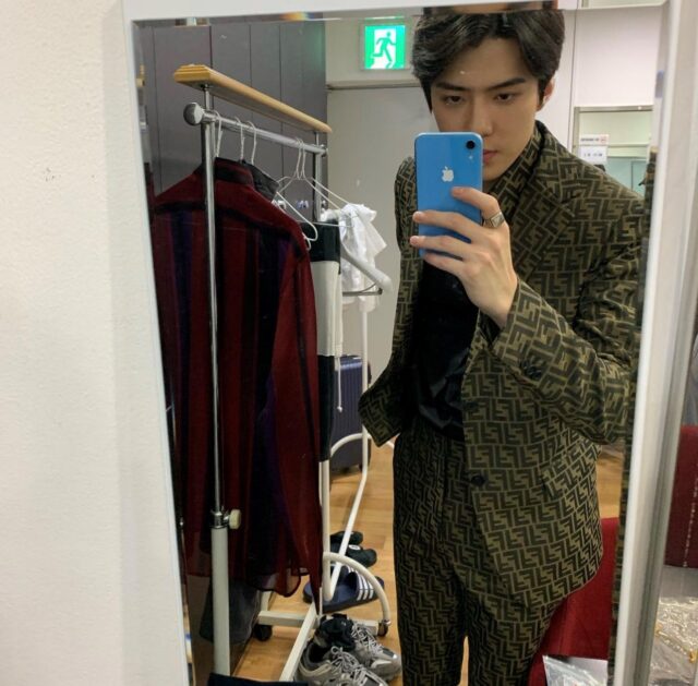 EXO メンバーの年齢順とメンバーカラー、脱退メンバーについて。