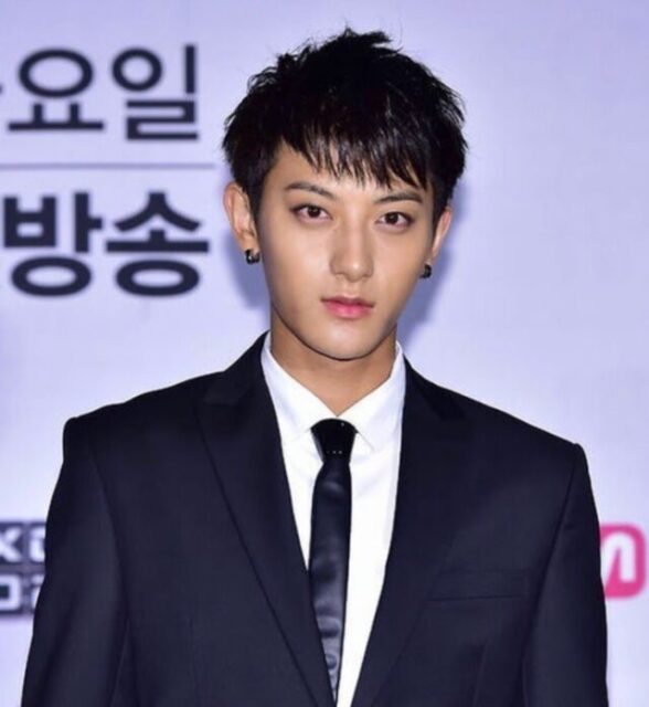 EXO メンバーの年齢順とメンバーカラー、脱退メンバーについて。