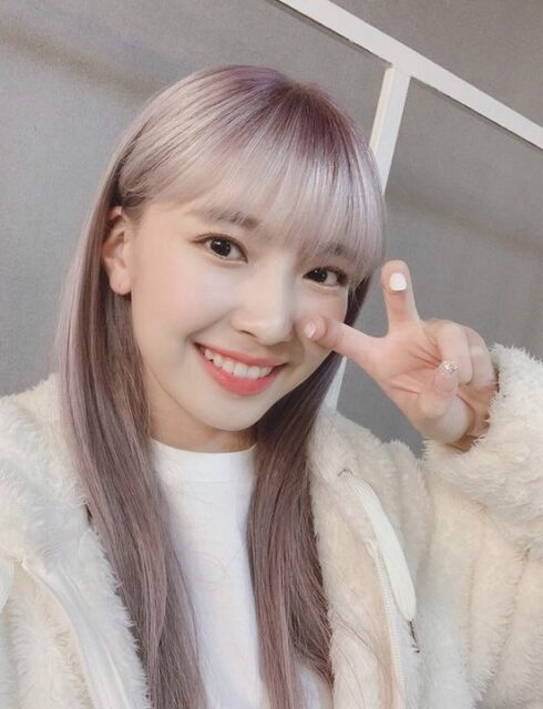 NiziU(ニジュー)のマユカのメイク方法！すっぴんとの比較。