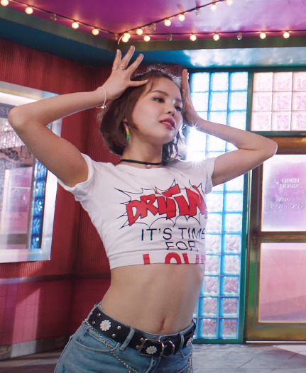 niziu(ニジュー)マコは痩せた？お腹・腹筋・スタイルがヤバイ！？