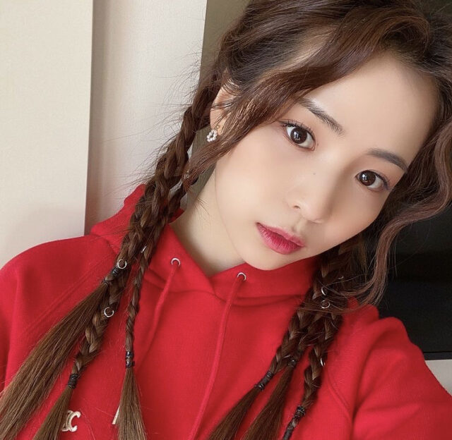 NiziU(ニジュー)マヤのポニーテールが可愛い!前髪や編み込みありの髪型もご紹介!