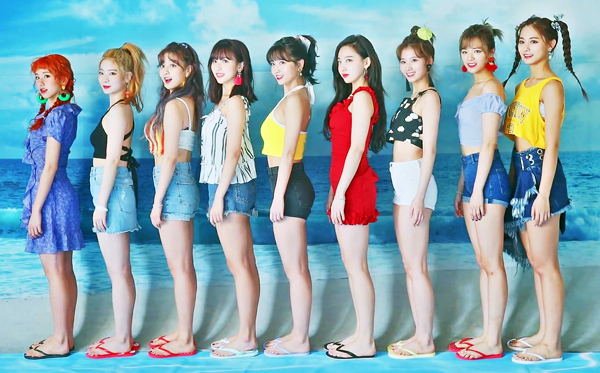 TWICE(トゥワイス)のジョンヨンの可愛い画像集!スタイルが良くて足が長い!