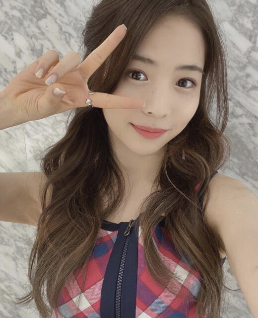 NiziU(ニジュー)マヤのポニーテールが可愛い!前髪や編み込みありの髪型もご紹介!