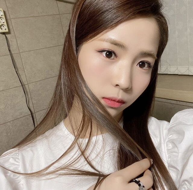 NiziU(ニジュー)マヤのポニーテールが可愛い!前髪や編み込みありの髪型もご紹介!