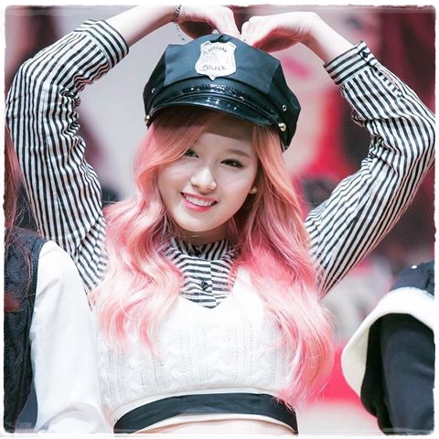 TWICE(トゥワイス)のサナは垢抜けて可愛くなった？デビュー前と当時の年齢は？