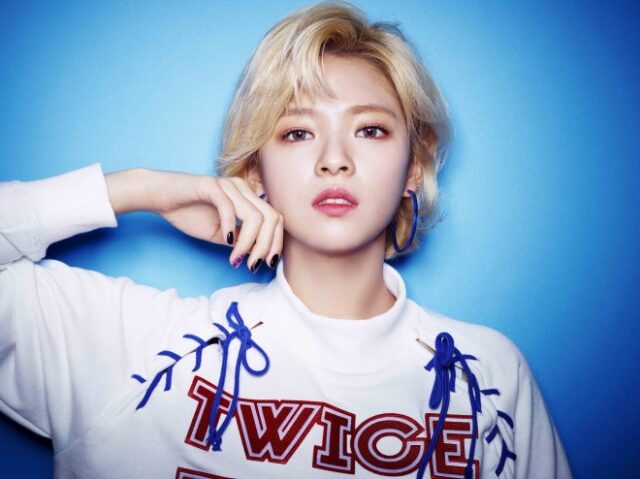 TWICE(トゥワイス)のジョンヨンの可愛い画像集!スタイルが良くて足が長い!