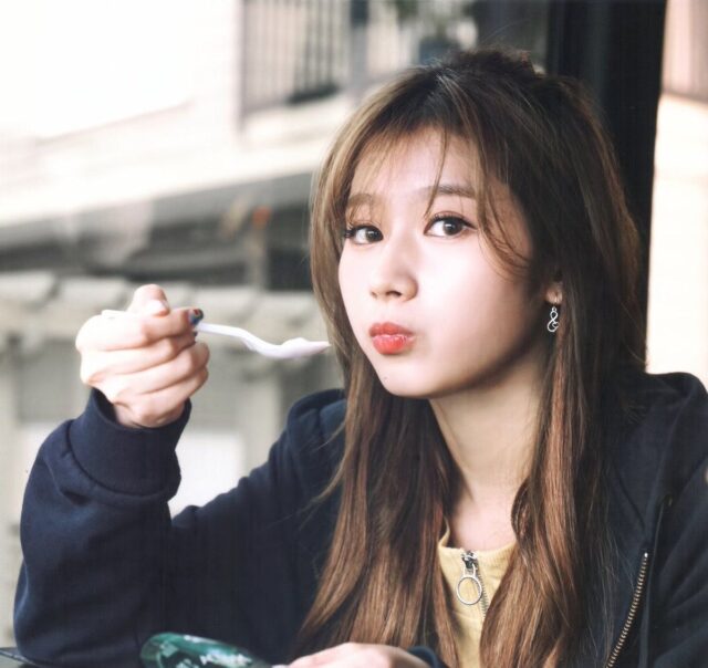 TWICE(トゥワイス)のサナは垢抜けて可愛くなった？デビュー前と当時の年齢は？