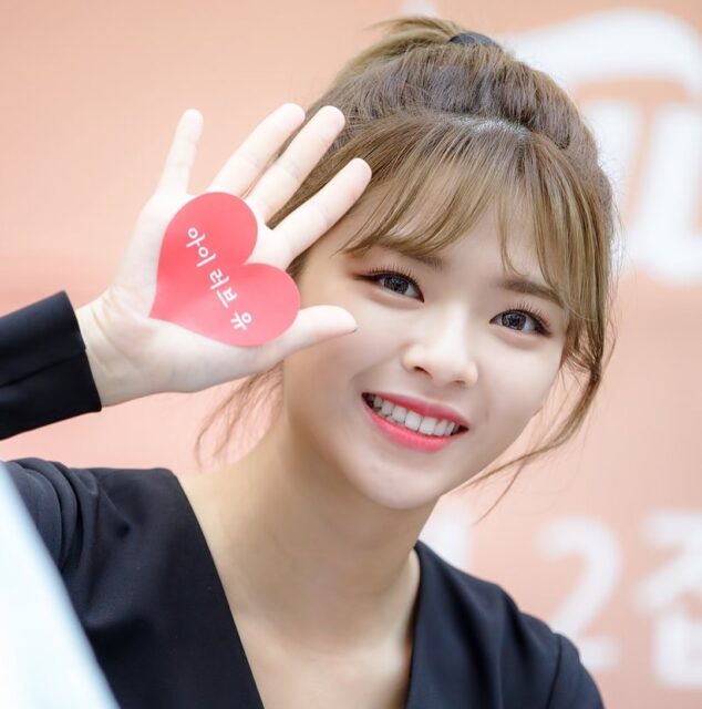 TWICE(トゥワイス)のジョンヨンの可愛い画像集!スタイルが良くて足が長い!