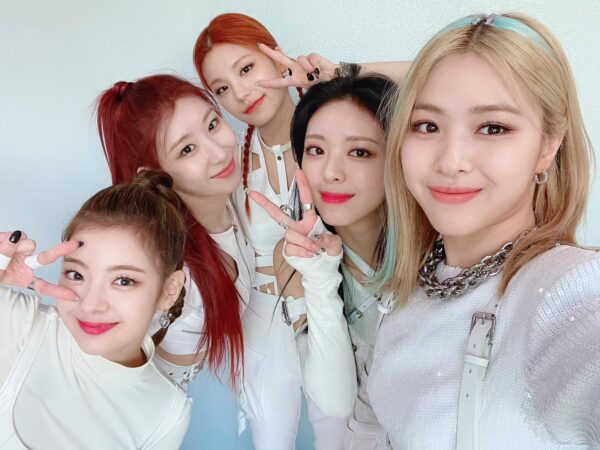 ITZY(イッジ)のメンバーの人気順とメンバーカラー・見分け方について！