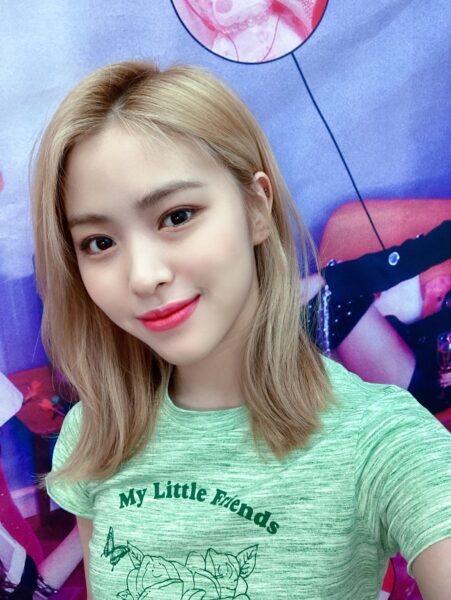 ITZY(イッジ)のメンバーの人気順とメンバーカラー・見分け方について！