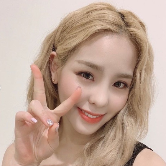 Niziu(ニジュー)のマコ(山口真子)の仲良しメンバーは？仲間はずれで浮いてる説が？