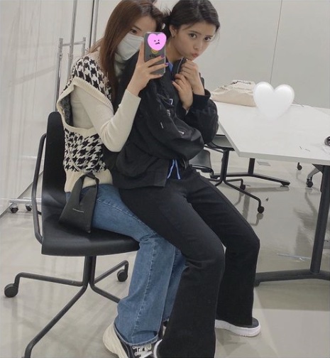 NiziU(ニジュー)マヤのgucciワンピースが気になる!他の私服もご紹介します。