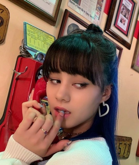 NiziU(ニジュー)ニナの私服に注目！さりげない指輪やピアスがおしゃれポイント！