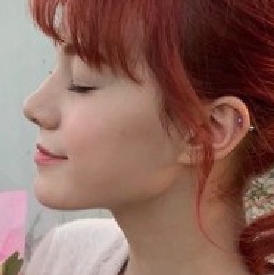 NiziU(ニジュー)ニナの私服に注目！さりげない指輪やピアスがおしゃれポイント！