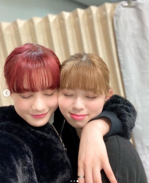 NiziU(ニジュー)ニナの私服に注目！さりげない指輪やピアスがおしゃれポイント！