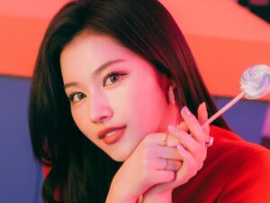 TWICE(トゥワイス)のサナの高校・中学校時代の画像や卒アルはある？学歴をチェック！