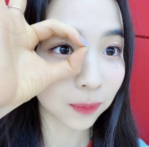 NiziU(ニジュー)マヤの二重はアイプチ？普段のメイクはどんなの？