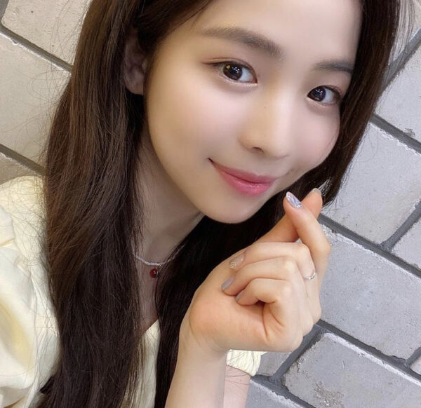 Niziu(ニジュー)のマヤ(勝村摩耶)の高校・中学校はどこ？学歴をチェック！