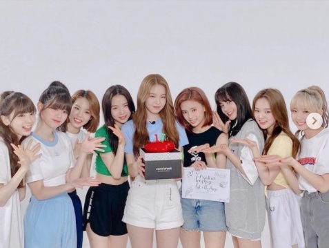 Niziu(ニジュー)のアヤカ(新井彩花)の両親の画像・職業と年収・年齢は？