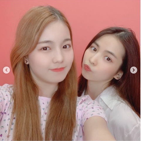 NiziU(ニジュー)マヤのファッションショー！帽子やピアスの小物使いがポイント！